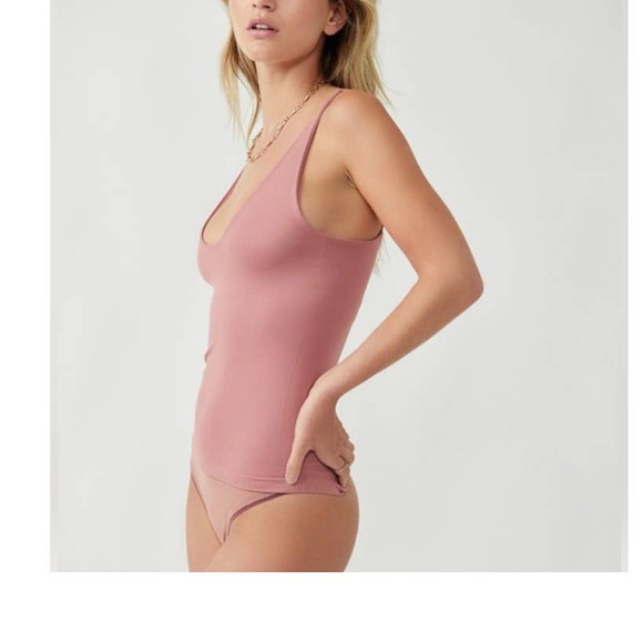 Free People Tops - FREE PEOPLE SEAMLESS V NECK CAMI WIND BLUSH Sz M/L